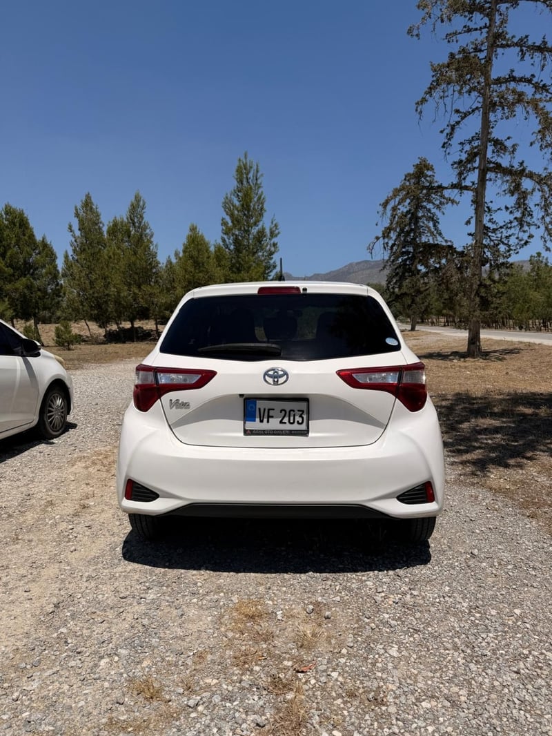 Toyota Vitz — 3