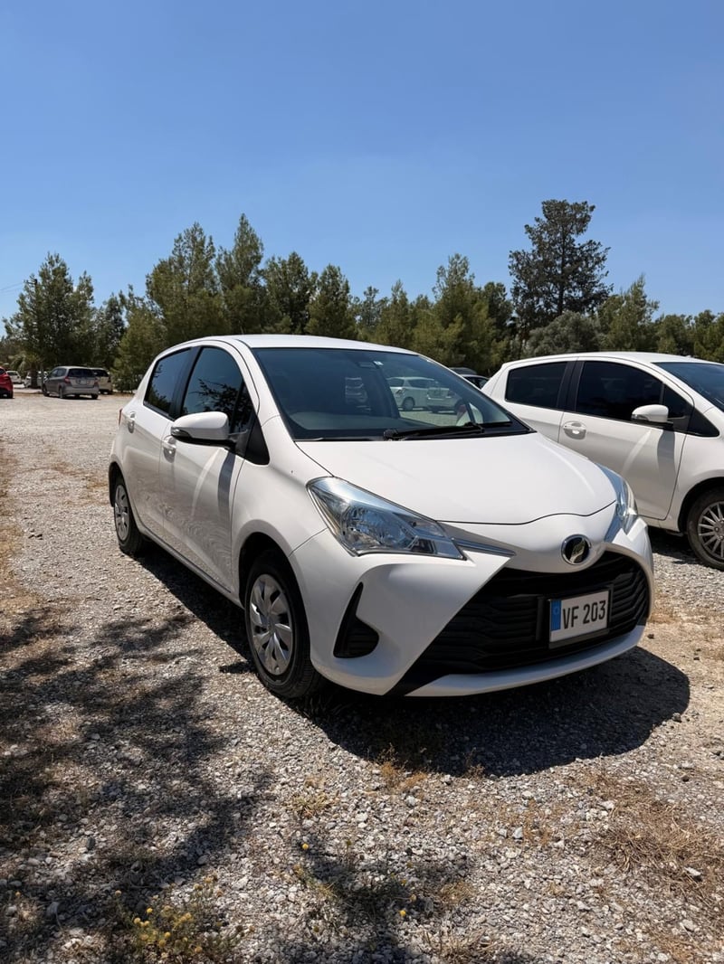 Toyota Vitz — 4