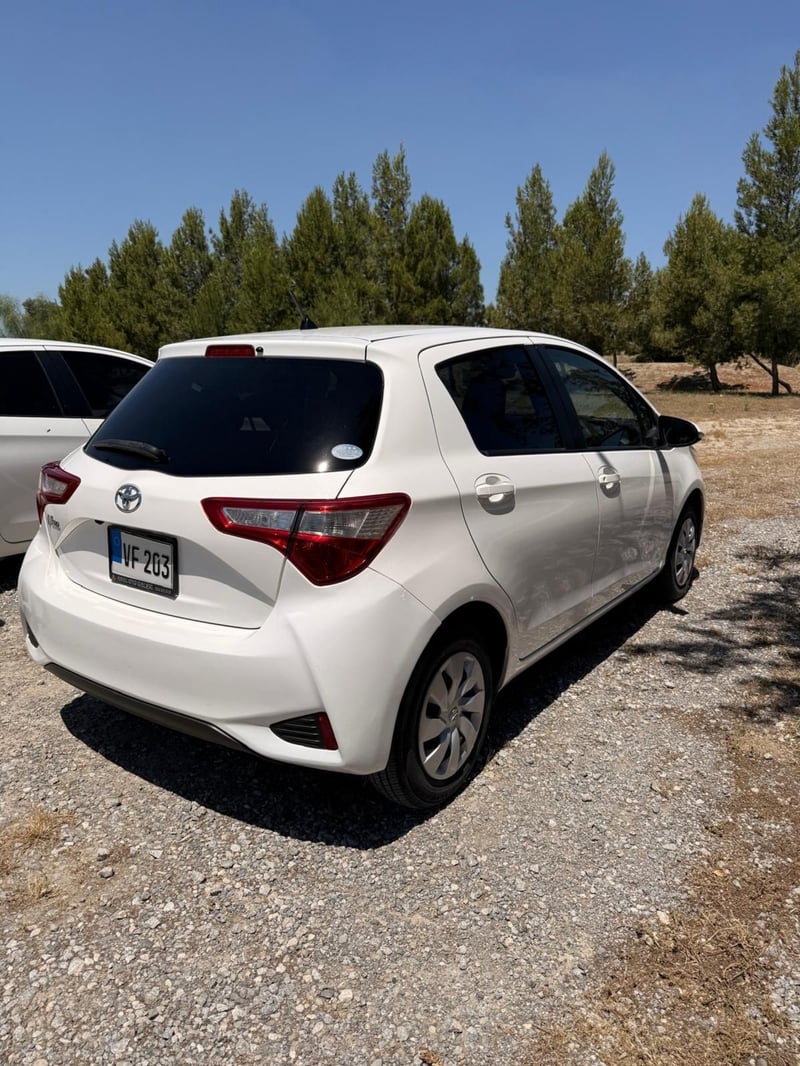 Toyota Vitz — 6
