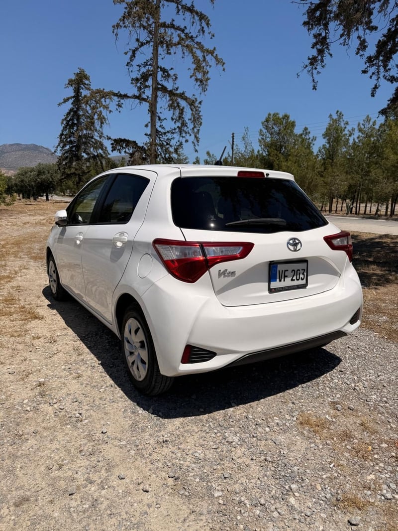 Toyota Vitz — 7