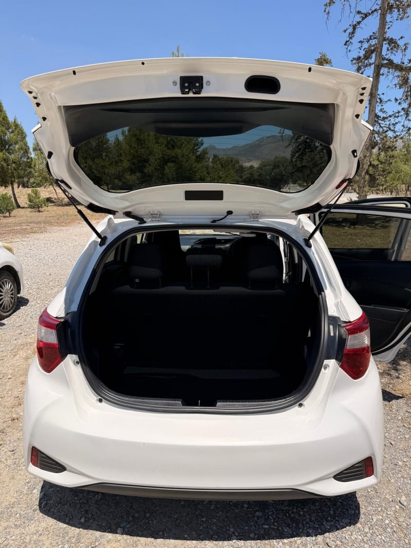 Toyota Vitz — 9