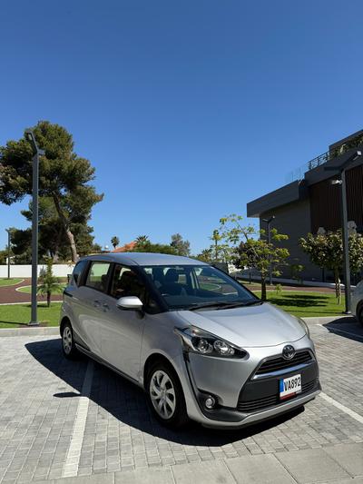 Toyota Sienta — 2