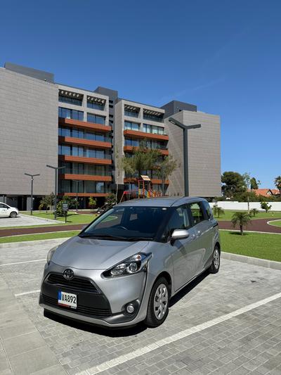 Toyota Sienta — 3