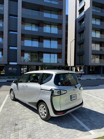 Toyota Sienta — 4