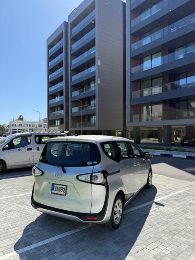 Toyota Sienta — 5