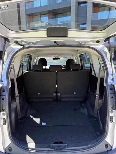 Toyota Sienta — 9