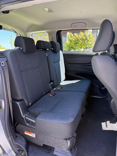 Toyota Sienta — 10