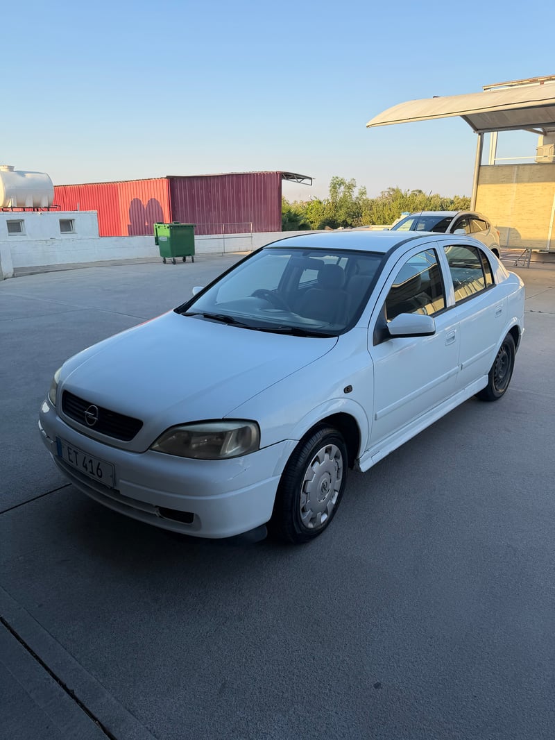 Opel Astra — 1/3