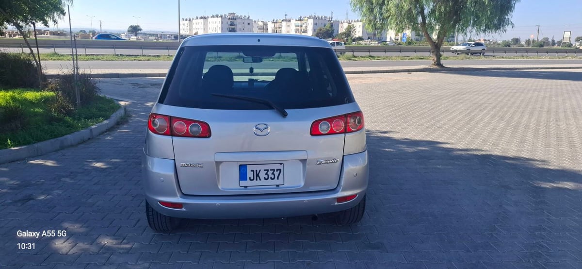 2004 Mazda Demio 5