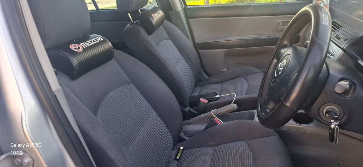 2004 Mazda Demio 9