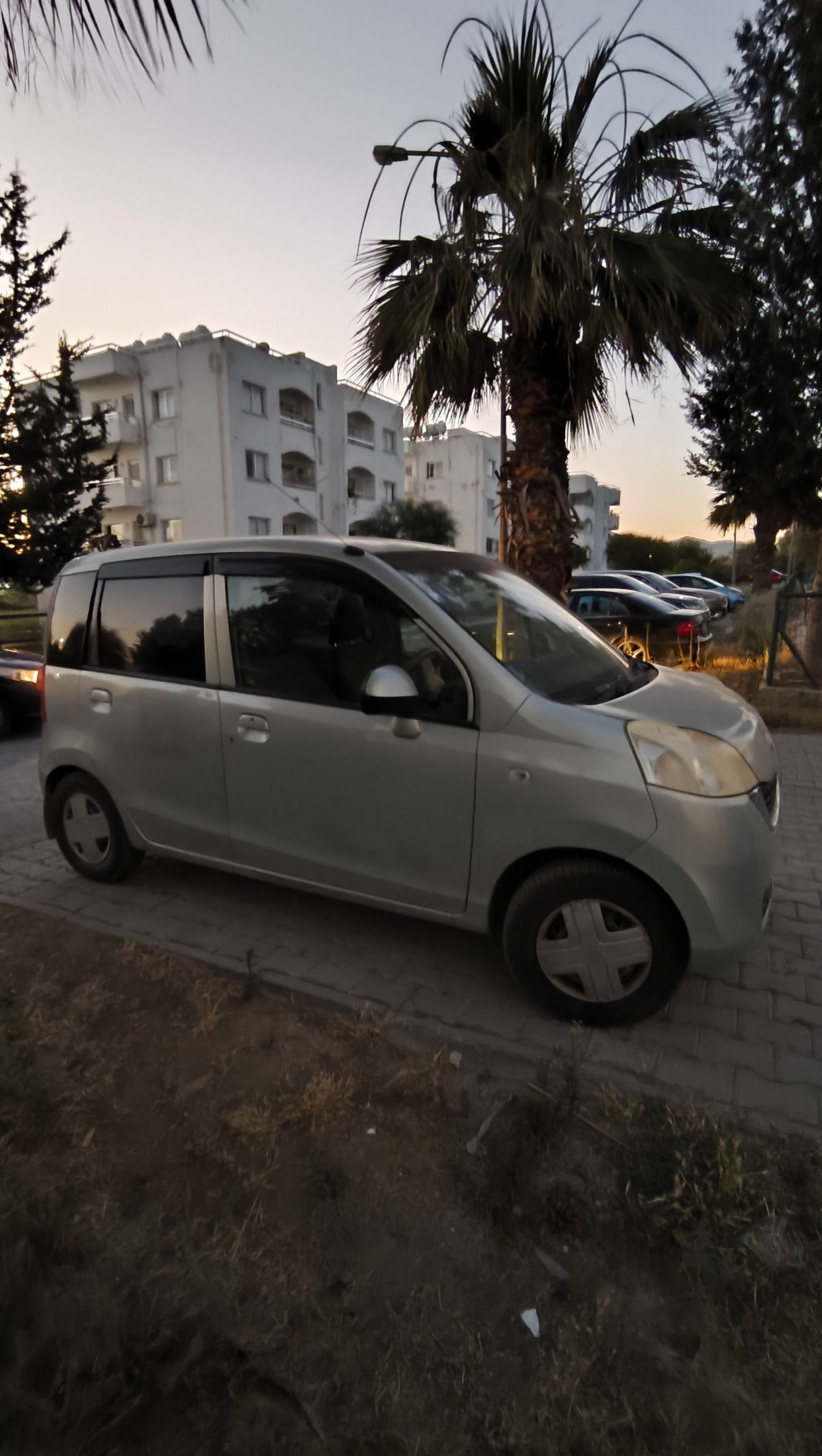 2010 Honda Life 2