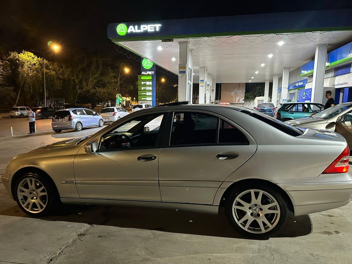 2001 Mercedes-Benz C 200