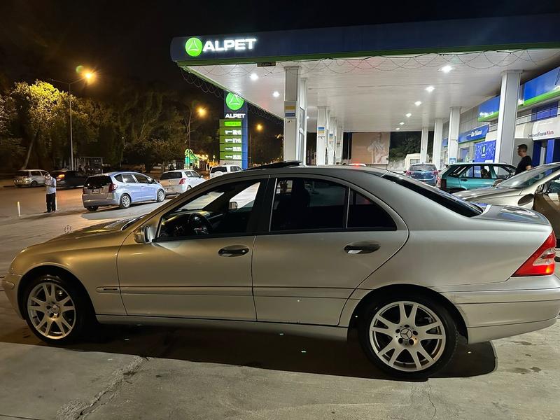 Mercedes-Benz C 200 — 1/10