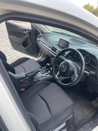 Mazda Axela — 4