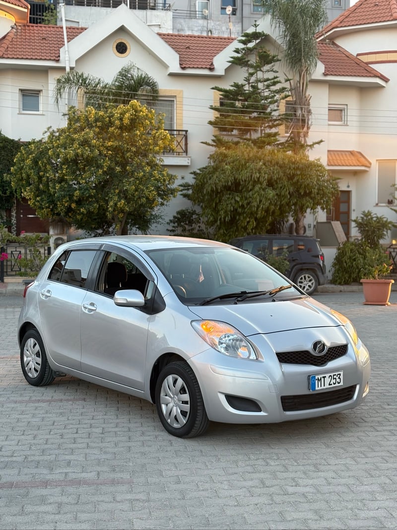 Toyota Vitz — 1/7