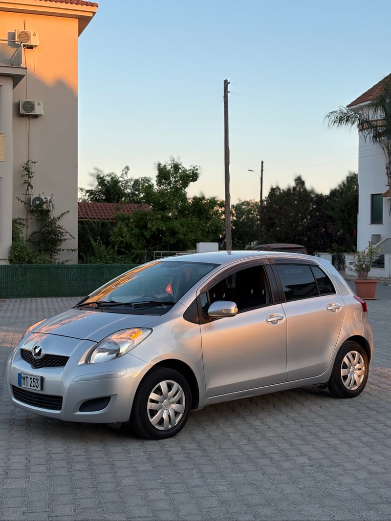 Toyota Vitz — 3