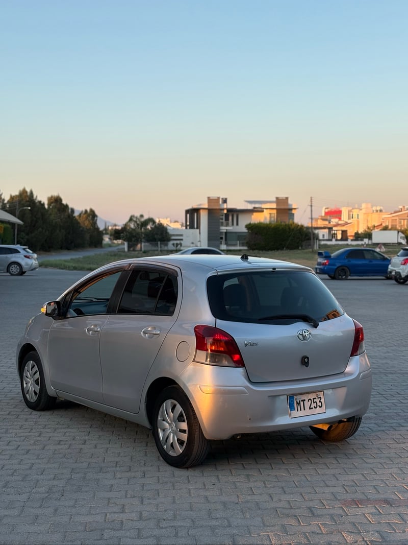 Toyota Vitz — 4