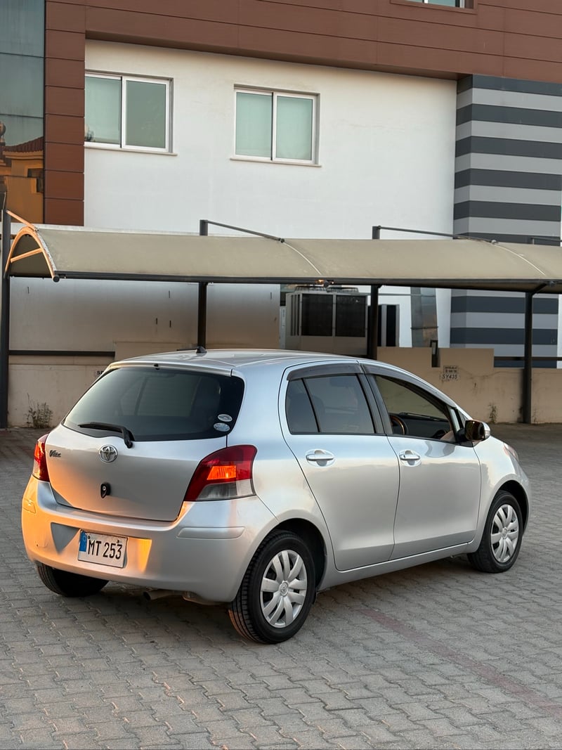 Toyota Vitz — 5