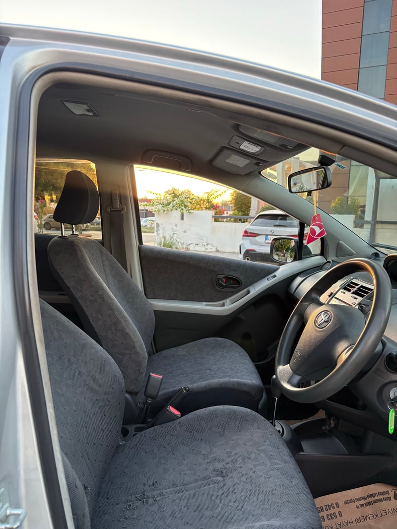 Toyota Vitz — 7