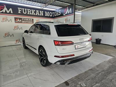 Audi Q7 — 8