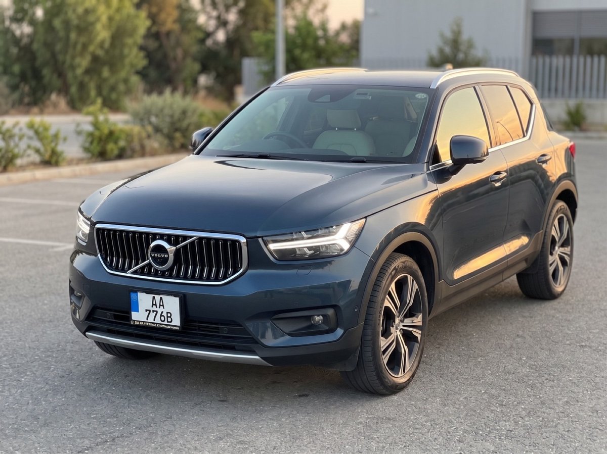 2021 Volvo XC40 2