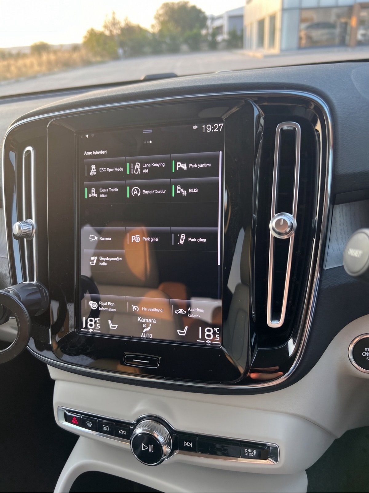 2021 Volvo XC40 9