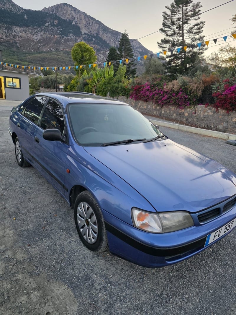 Toyota Carina E — 1