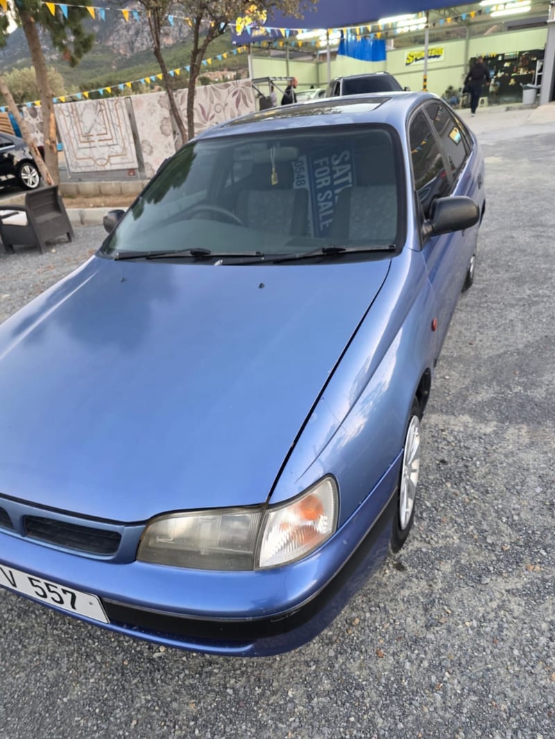 Toyota Carina E — 3