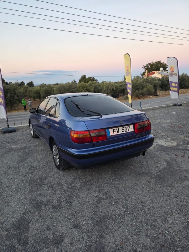 Toyota Carina E — 6