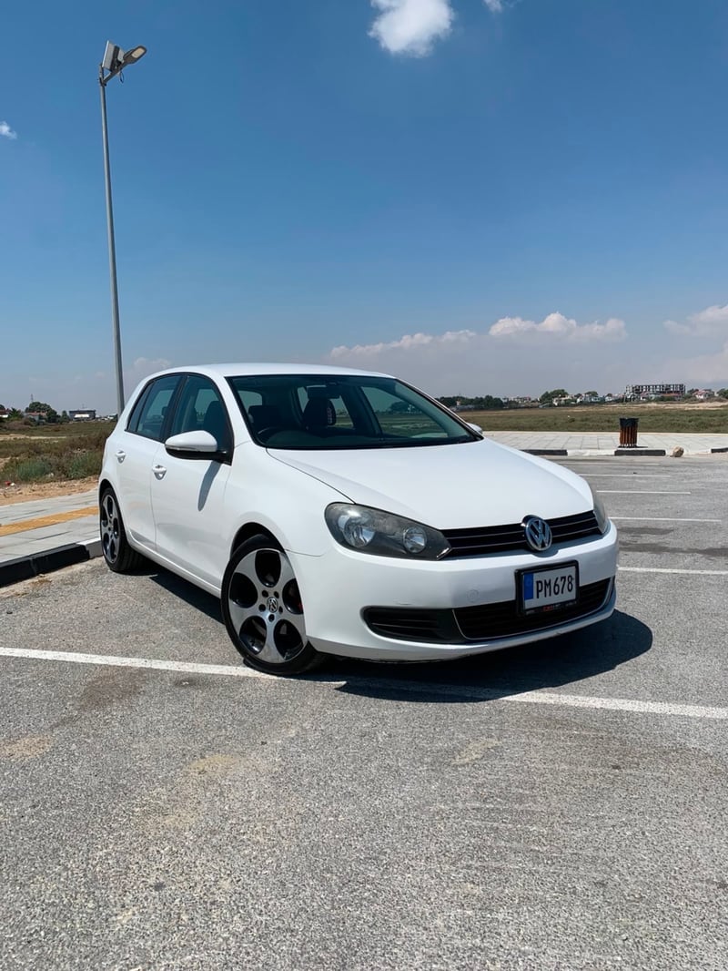 Volkswagen Golf — 2
