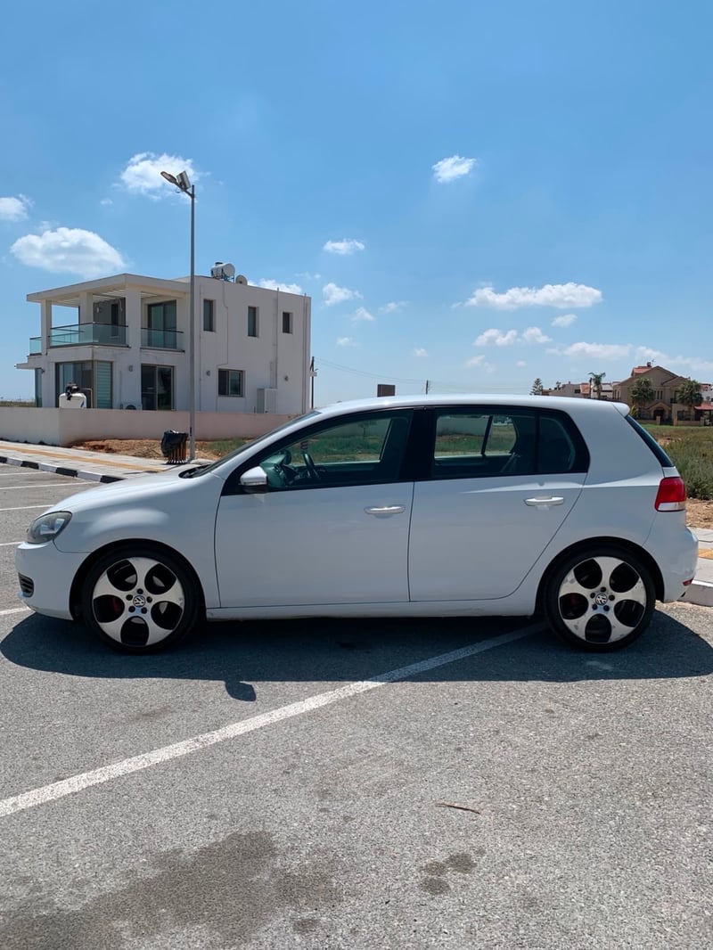 Volkswagen Golf — 3