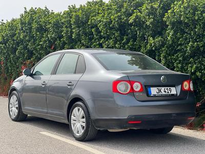 Volkswagen Jetta — 4