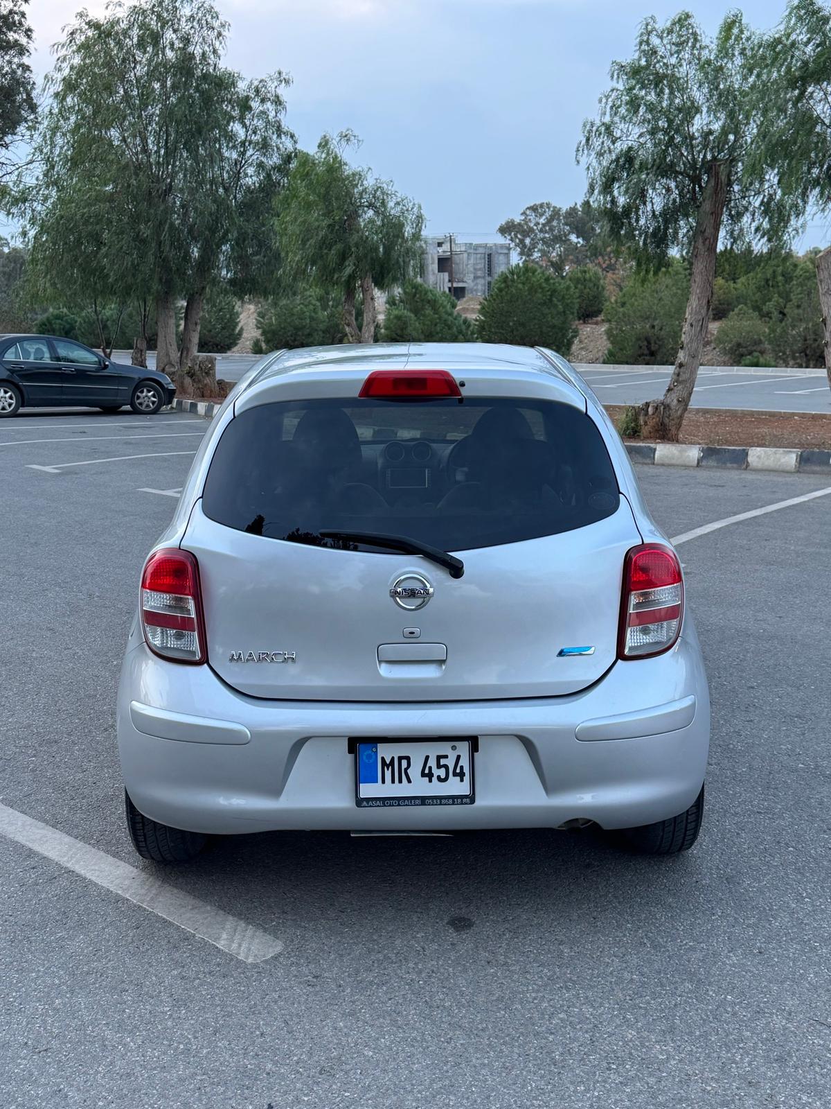 2011 Nissan March 5