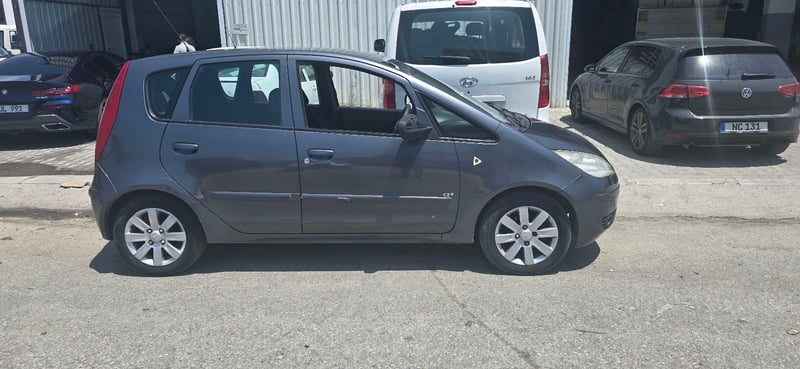 Mitsubishi Colt — 2