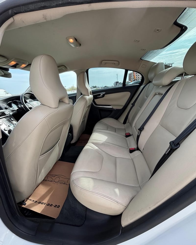 Volvo S60 — 4