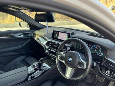 BMW 530e  — 7
