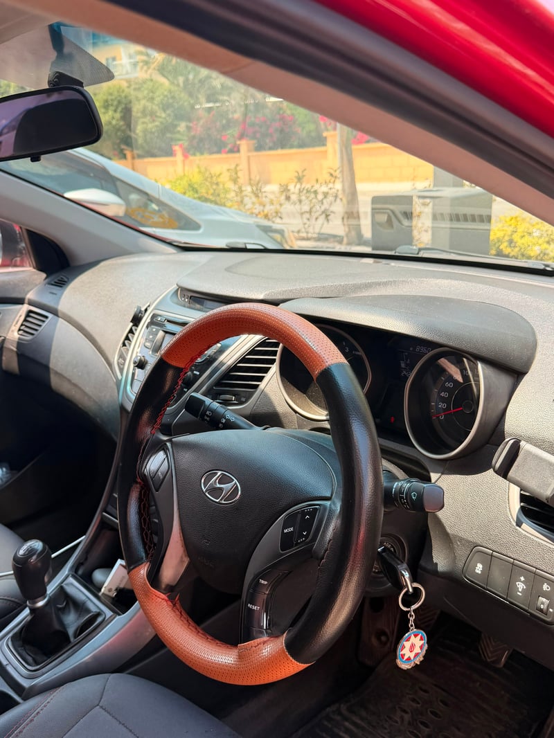 Hyundai Elantra — 4