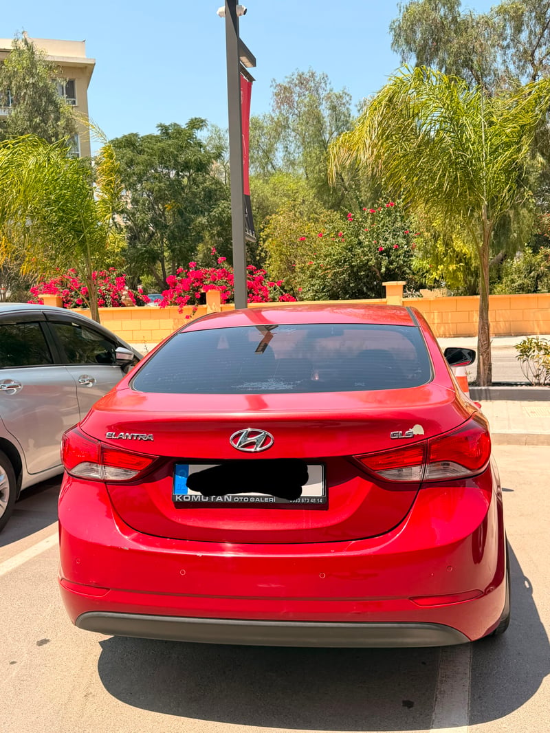 Hyundai Elantra — 8
