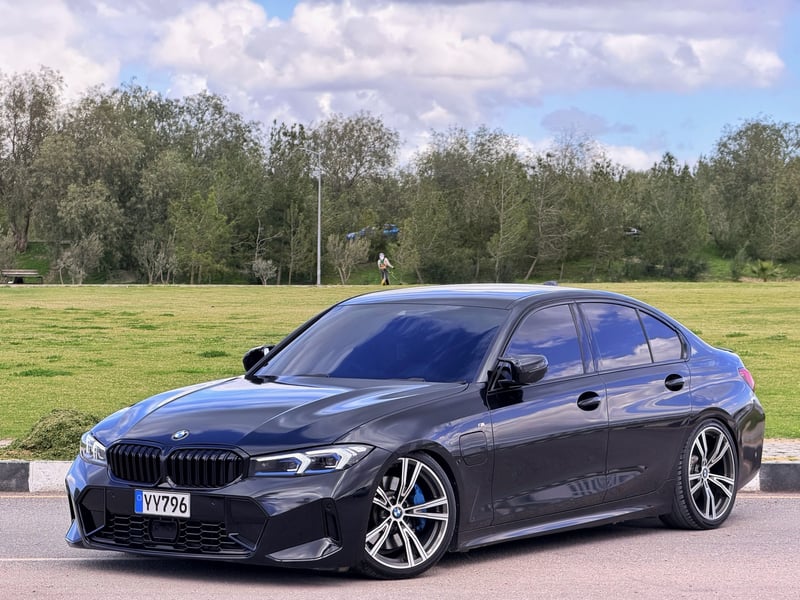BMW 330e — 2