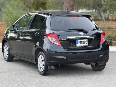 Toyota Vitz — 3