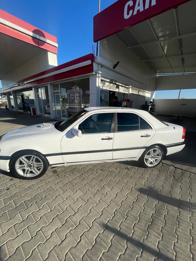 Mercedes-Benz C 180 — 1/3