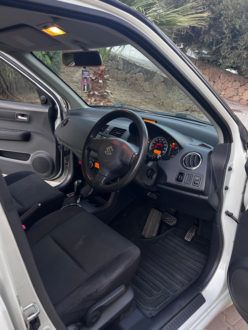 Suzuki Swift — 8