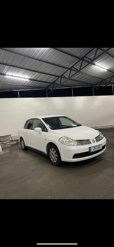 Nissan Tiida — 4