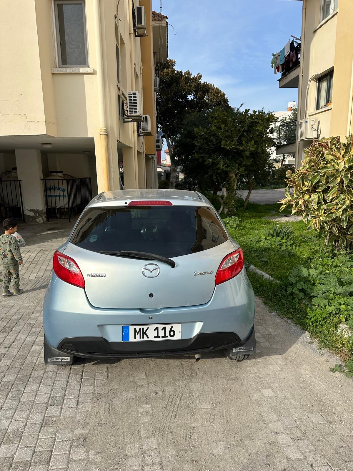 2010 Mazda Demio 8