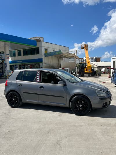 Volkswagen Golf — 4