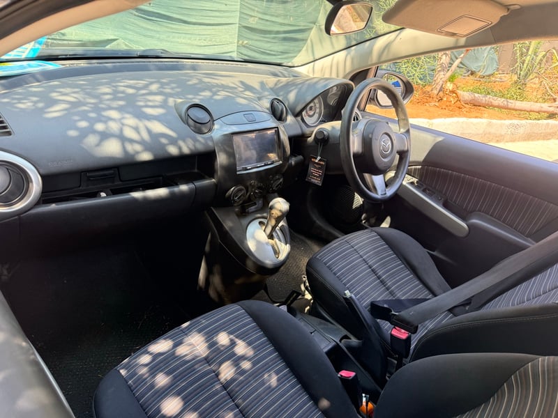 Mazda Demio — 6
