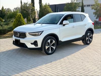 Volvo XC40 — 1