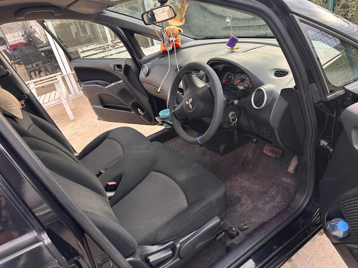 2012 Mitsubishi Colt 7