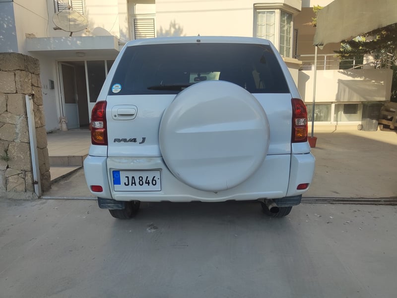 Toyota RAV4 — 2