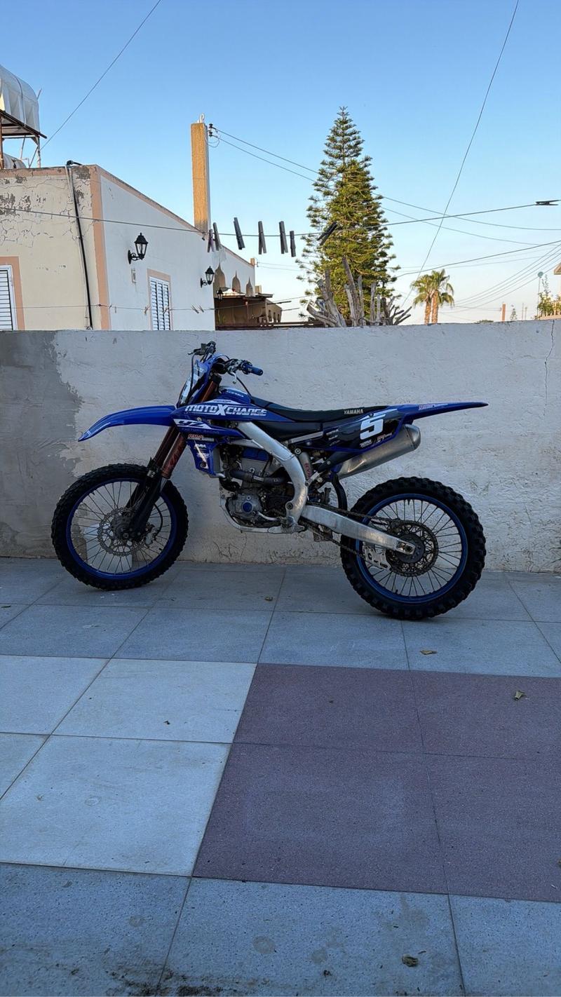 Yamaha YZ 450F — 1/3